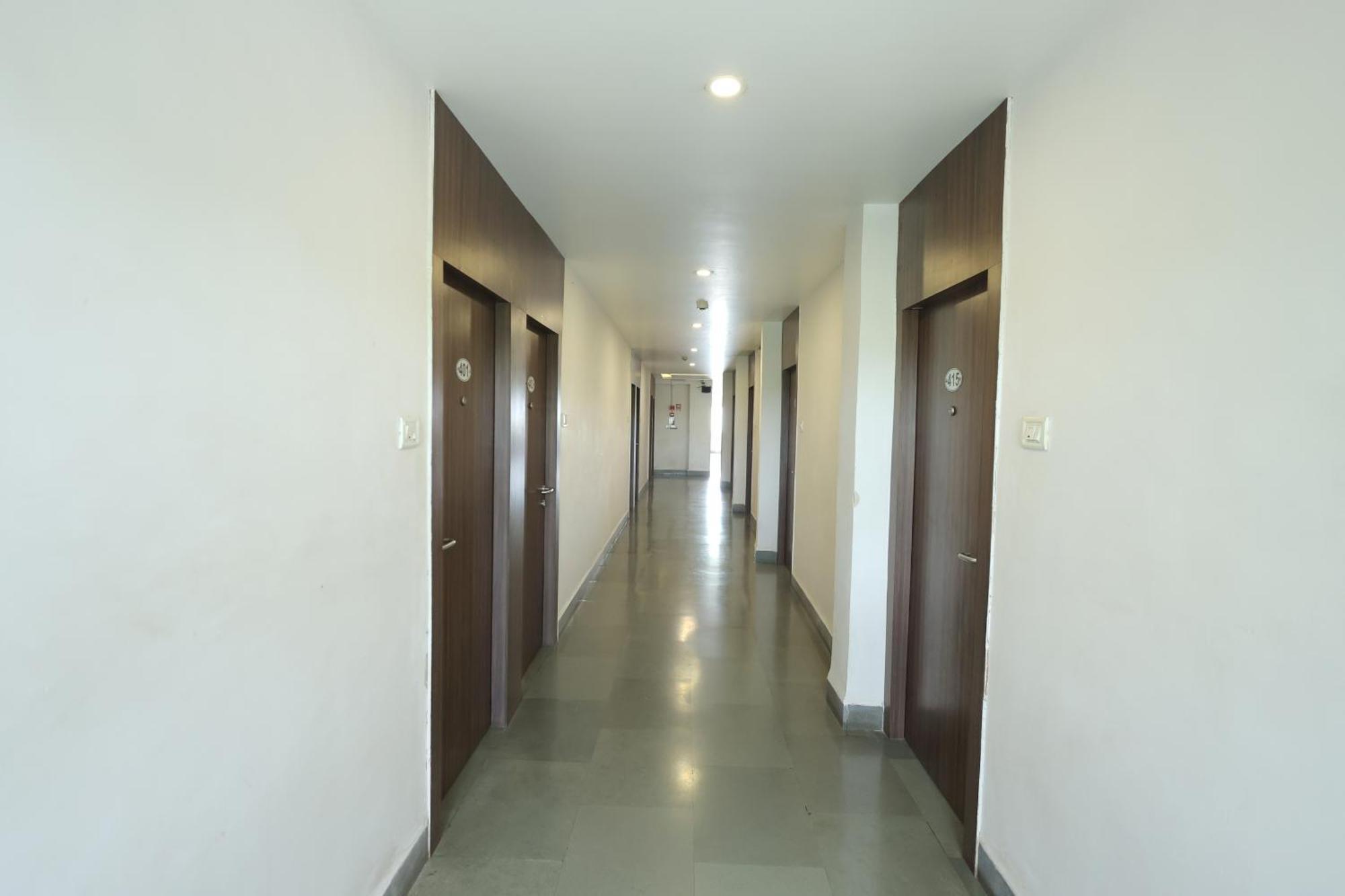 Hotel Hospice Surat Esterno foto